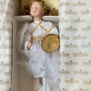 Ashton-Drake Blessed Angel figurine 1994 nativity figurine